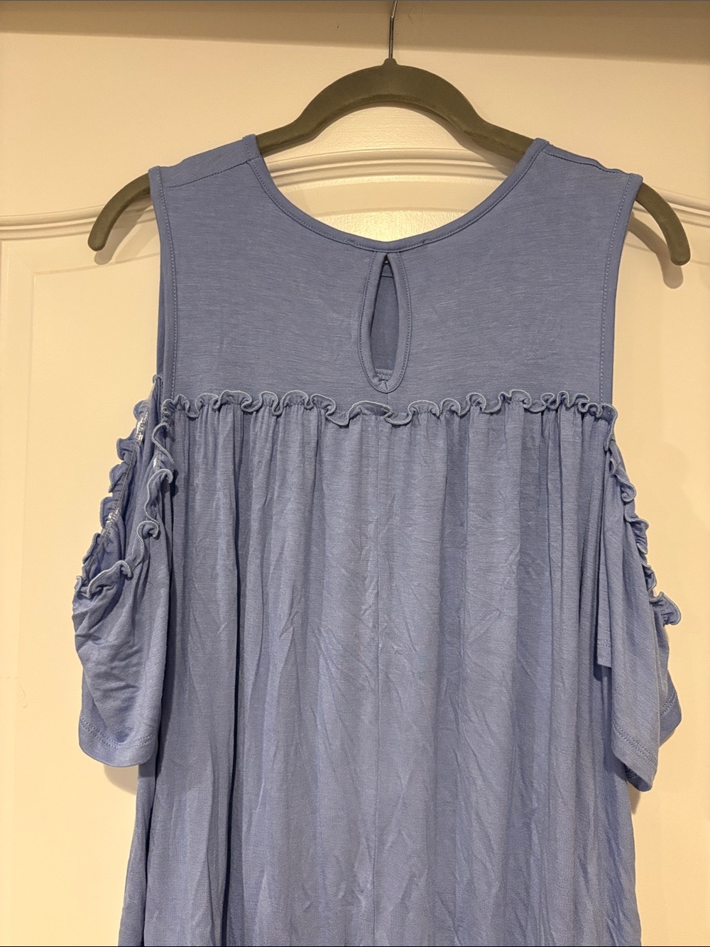 Shop Basic Top - Picture 3 of 4